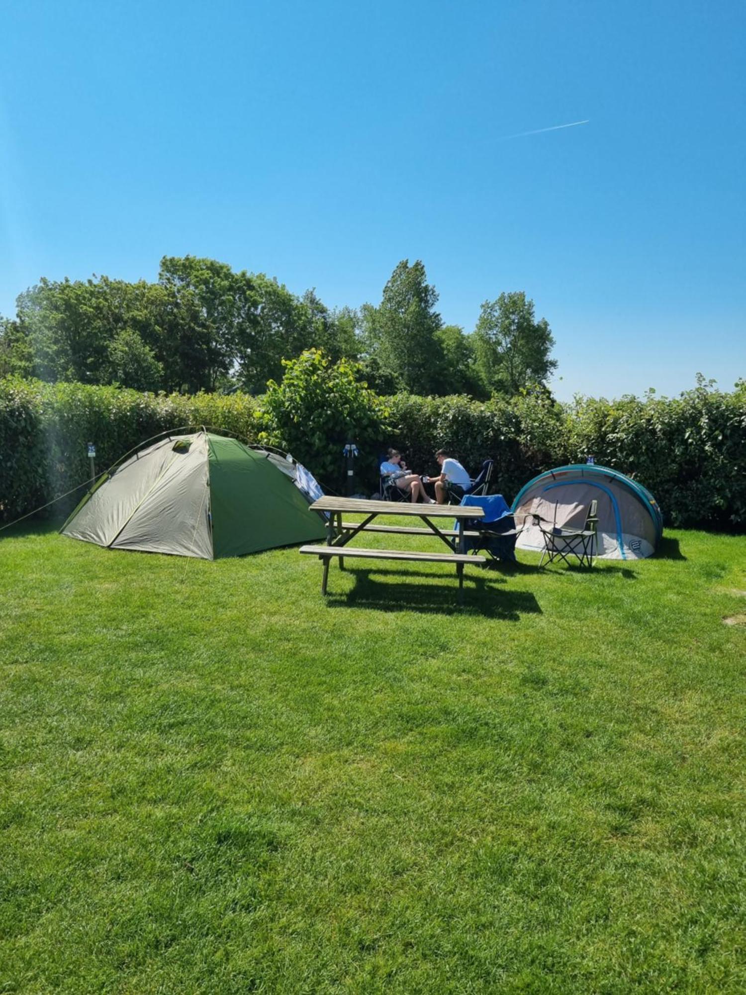 Camping De Tulpenweide Lege Kampeerplaats, Lege Plaats Op Het Gras Zonder Bed Breezand Exterior photo